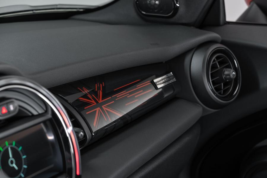 Детали интерьера Mini Cooper S King’s Cross (F56) 2018 года  (CH) (фото 7 из 9)